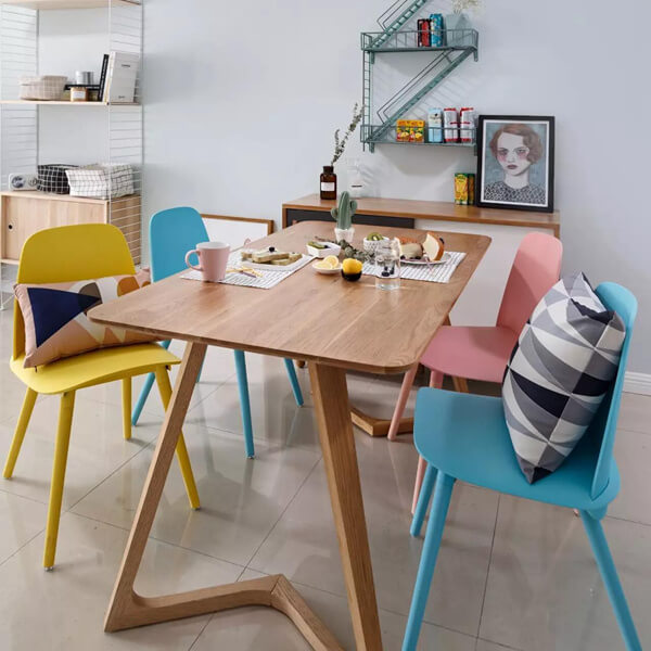 Plastic dining chairs set