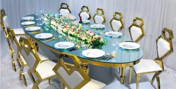 Oval wedding table and chairs set