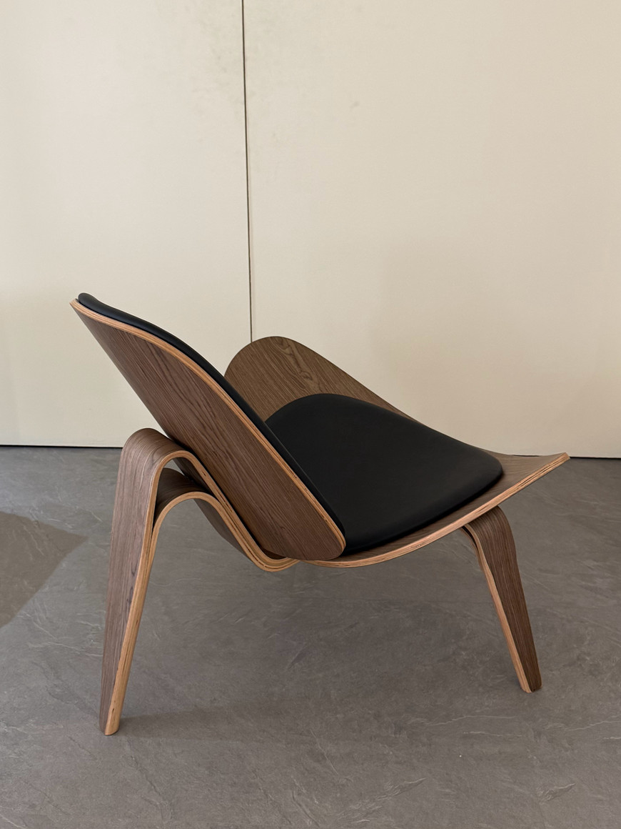 Black Leather Upholstered Wegner Smiling Chair